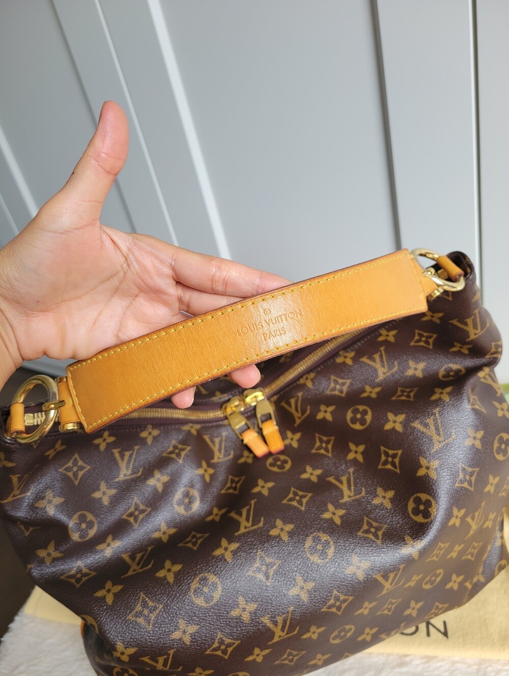 💕Authentic Louis Vuitton Hobo Bag SULLY MM Monogram "Very Rare & Discontinued" - Picture 3 of 17